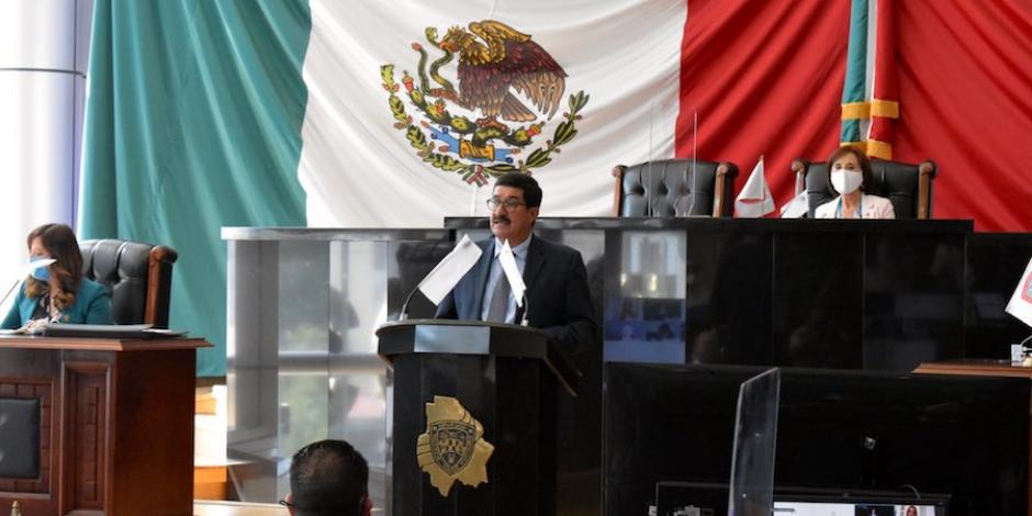 El mandatario estatal, ayer, al comparecer en el Congreso local de Chihuahua.