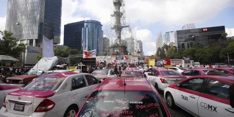 La concentración de taxistas comenzó antes de las 09:00 horas.