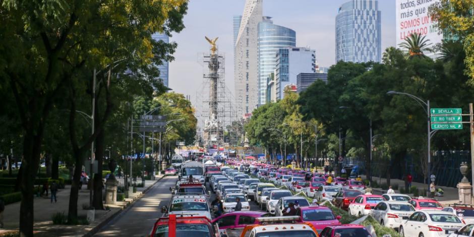 Megamarcha de taxistas en Paseo de la Reforma