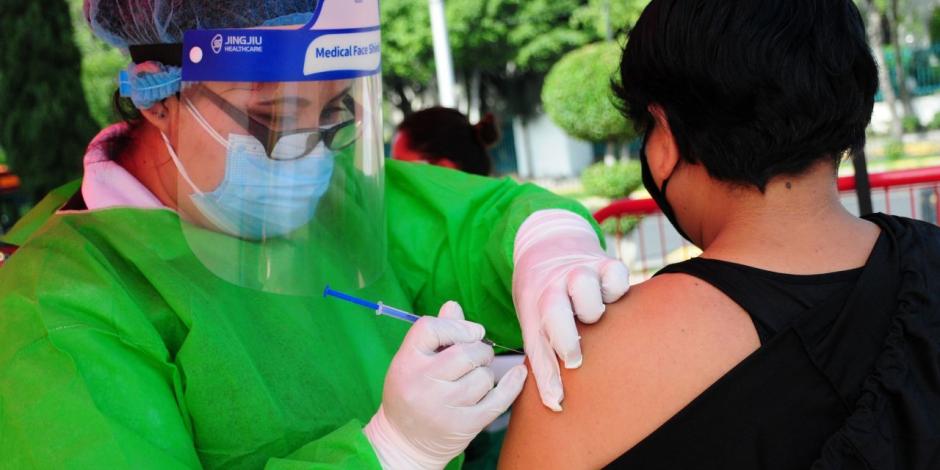 Aplicación de la vacuna contra la influenza, en la Ciudad de México.