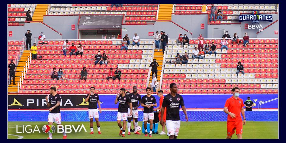 Aficionados en el Estadio Victoria en la Jornada 14 de la Liga MX.