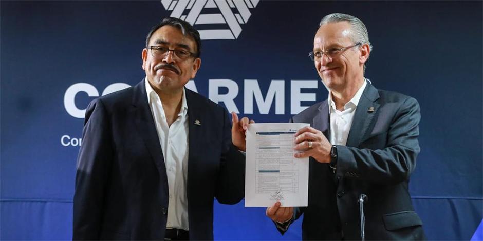 José Medina Mora (derecha) en registro de su candidatura para presidir la Coparmex.