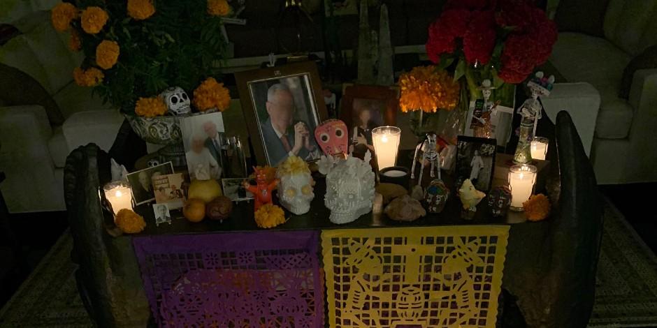 El embajador de Estados Unidos en México, Christopher Landau, presumió su altar de Día de Muertos en las redes sociales.