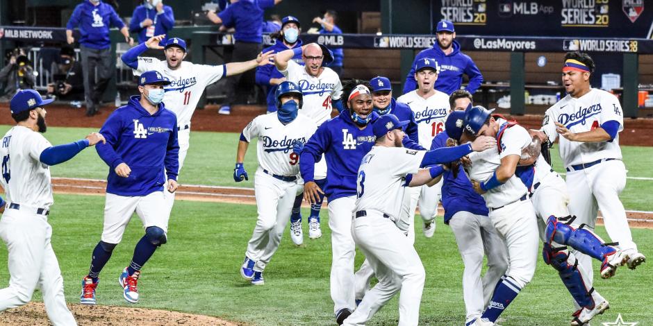 Jugadores de los Dodgers celebran luego de vencer a Rays y conquistar la Serie Mundial.