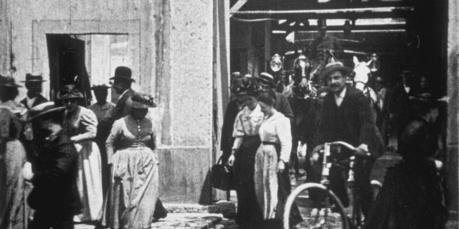 La salida de los obreros de la fábrica Lumière, 1895.