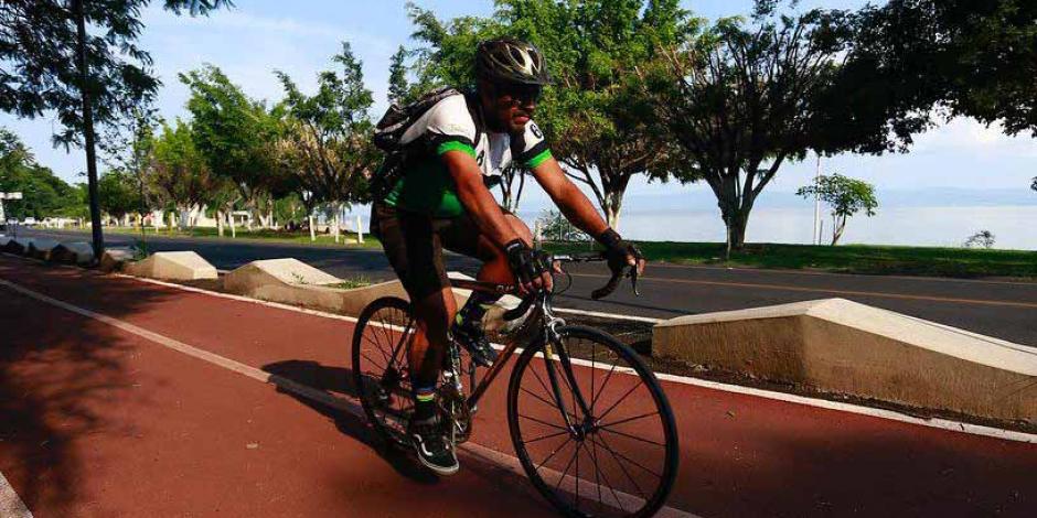 El gobierno de Jalisco fomenta la movilidad en bicicleta con más rutas ciclistas.