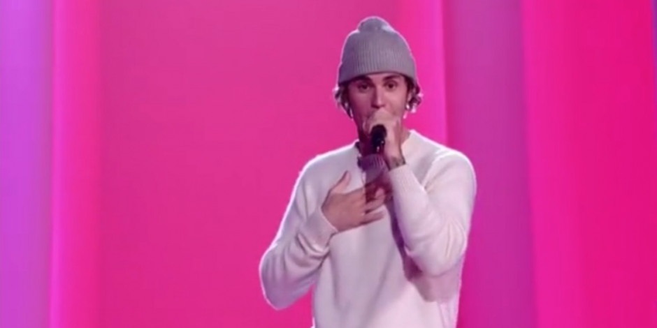 El cantante Justin Bieber durante su show en los People's Choice Awards.