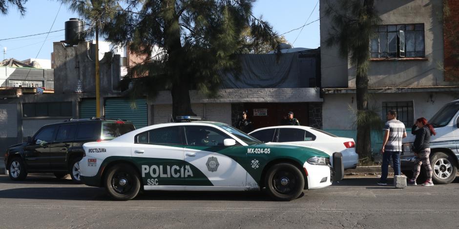 Dos personas fueron asesinadas en una presunta riña durante una fiesta al interior de una casa ubicada en Norte 25 y Avenida Industria, en la colonia Moctezuma segunda sección, en la alcaldía Venustiano Carranza.
