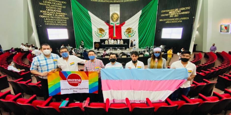 Activistas trans y legisladores en el Congreso de Quintana Roo