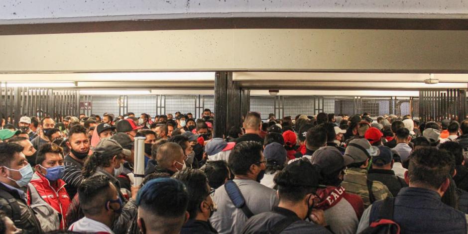 Las aglomeraciones se intensifican a partir de las 18:00 horas en Metro Pantitlán