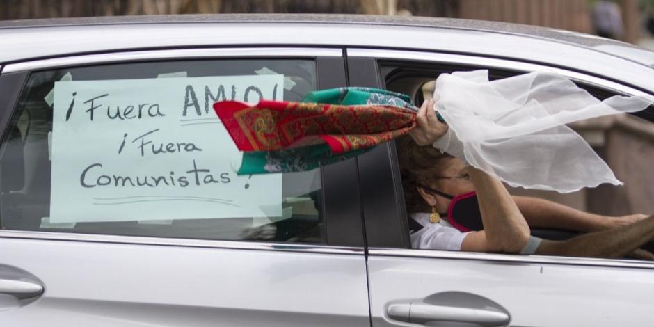 Automovilistas realizaron una caravana por las principales calles del centro de Monterrey contra AMLO.