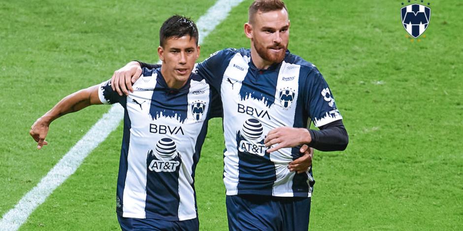 Jugadores de Monterrey celebran una de las anotaciones en el Repechaje del Guard1anes 2020.