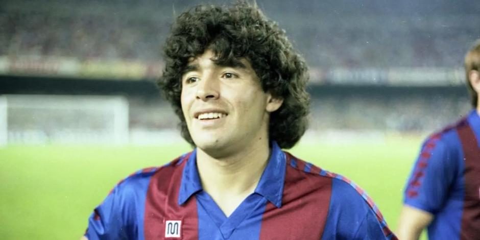 Diego Armando Maradona en un partido con el Barcelona.