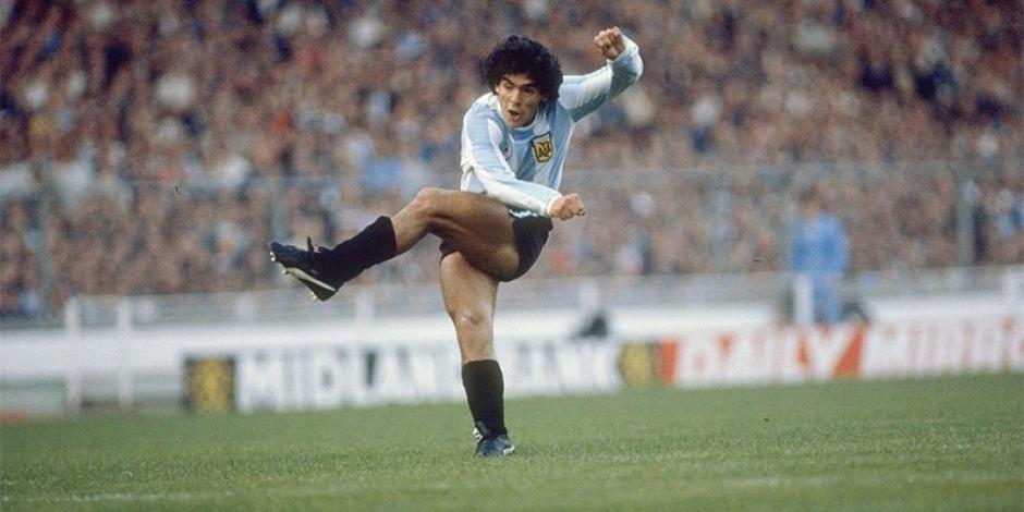 Diego Armando Maradona, en un partido con Argentina