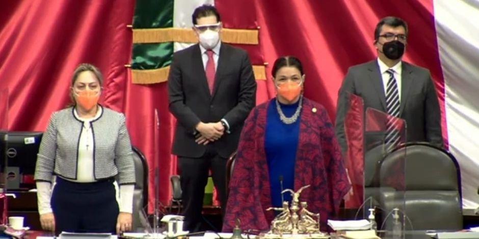 El pleno de la Cámara de Diputados guardó un minuto de silencio en memoria del fallecimiento de Diego Armando Maradona.