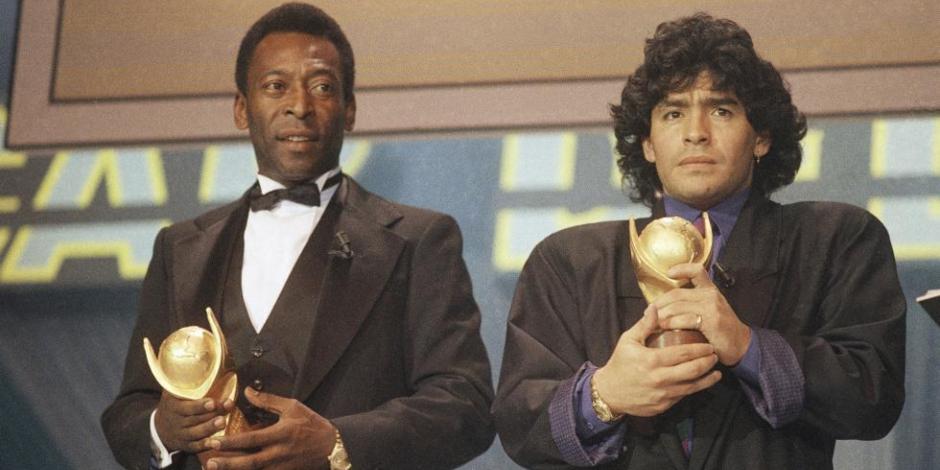Diego Armando Maradona y Pelé en una preamiación.