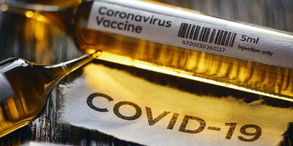 Países ricos han acumulado mil millones de dosis de vacunas contra COVID-19más de las necesarias para inmunizar a su población.