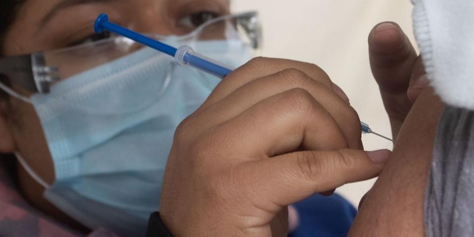 Se espera que 20 millones de personas hayan sido vacunadas en EU para fines de este año.