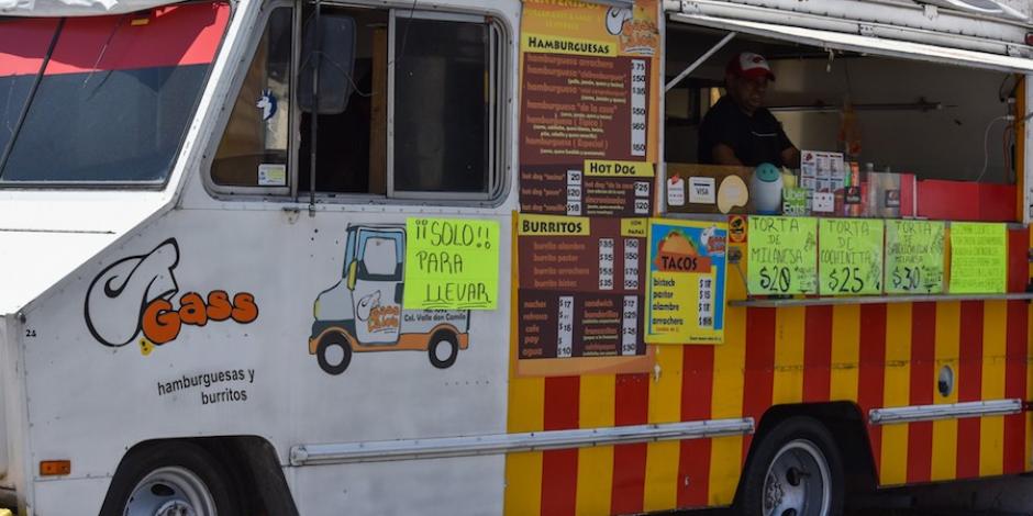 Un camión modificado para fungir como puesto de comida, en la colonia Guerrero, en octubre.
