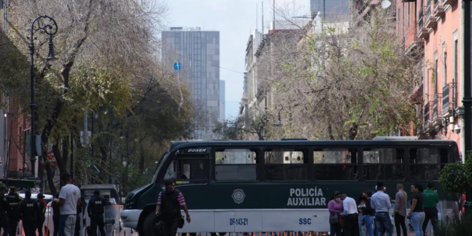 Elementos de la policía temen un plantón en la plancha del Zócalo.