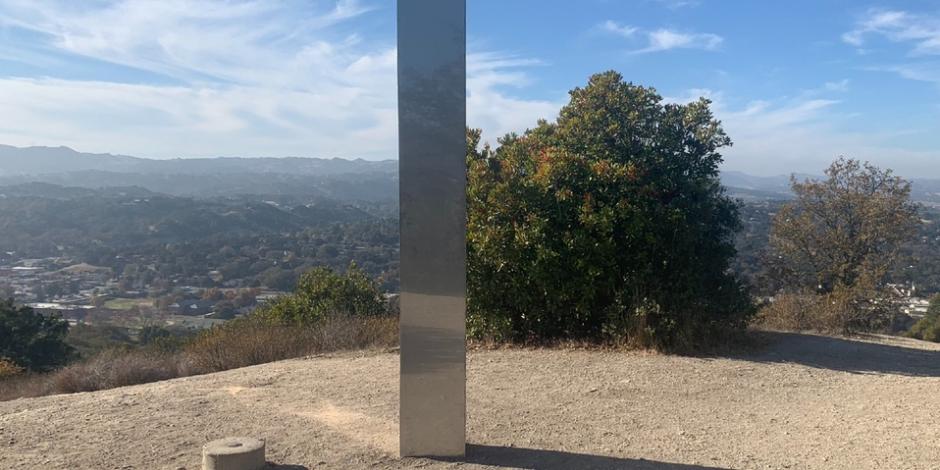 Aparece tercer monolito metálico en California