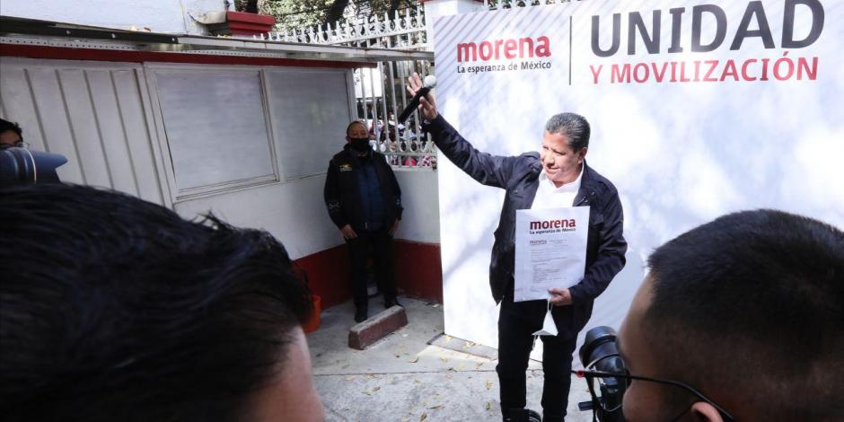 David Monreal entregó la documentación para el registro por la candidatura de Zacatecas con Morena.