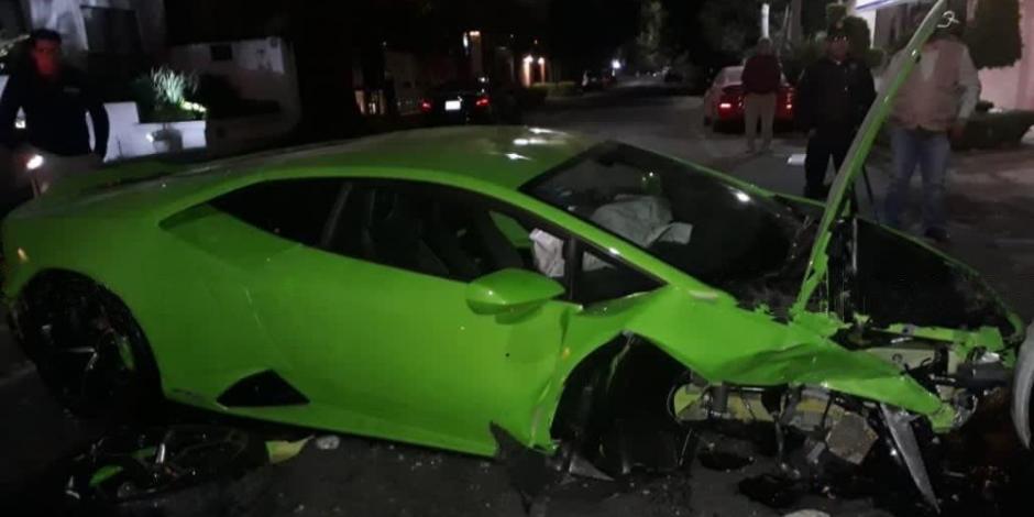 El Lamborghini verde está valuado en más de 6 millones de pesos.