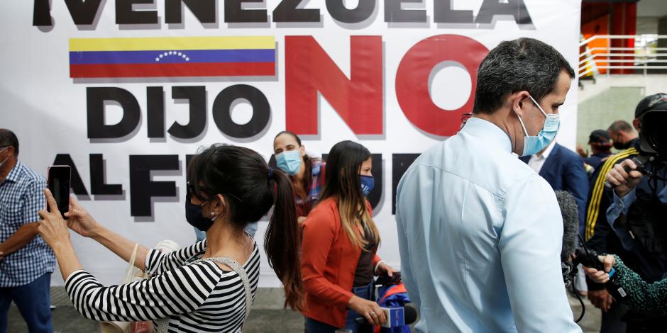 El líder opositor de Venezuela, Juan Guaido, ofreció este lunes una conferencia.