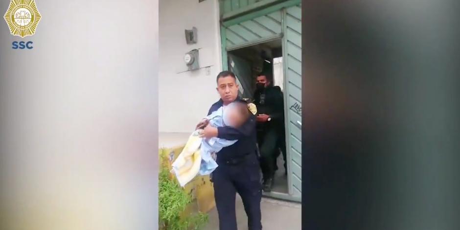 Oficiales dieron los primeros auxilios al pequeño, que no respiraba