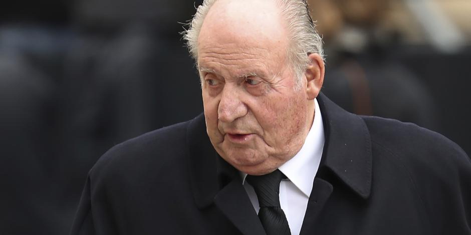 En esta fotografía de archivo del sábado 4 de mayo de 2019, el rey emérito de España, Juan Carlos abandona la catedral de Notre Dame después de asistir al funeral del gran duque Juan de Luxemburgo.