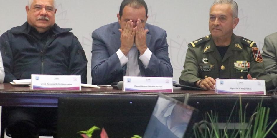 Al centro, Cuauhtémoc Blanco encabeza una reunión de seguridad, en Cuernavaca, el pasado 6 de febrero.
