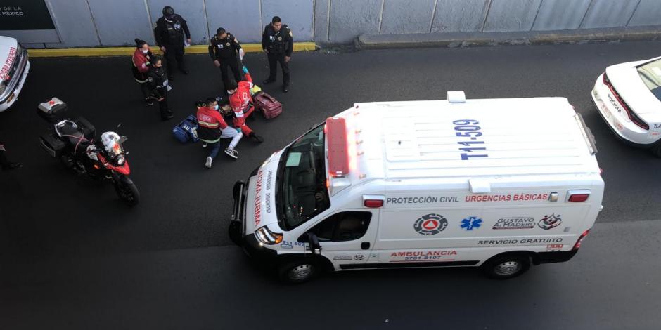 Paramédicos atendieron el percance y trasladaron a la víctima al hospital