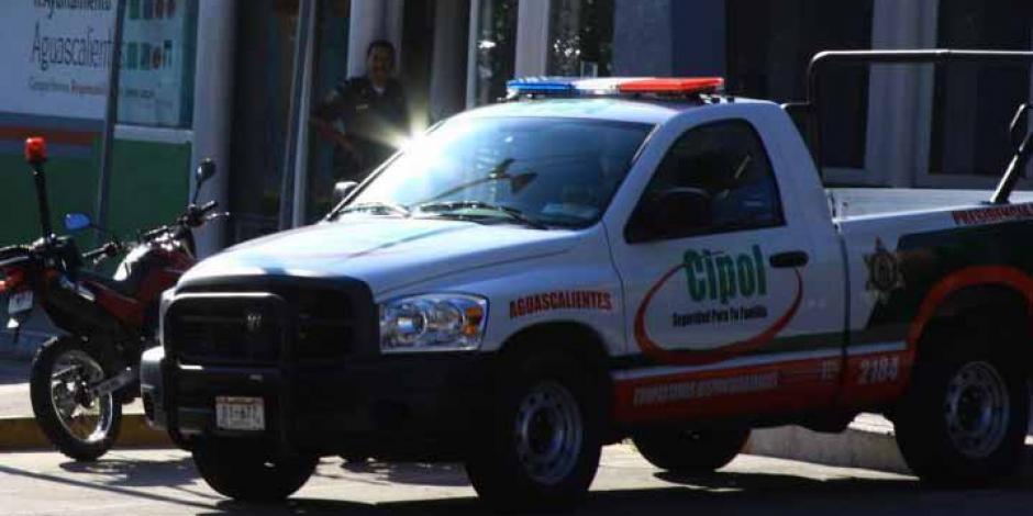 Elementos de la Policía de Aguascalientes afuera de las oficinas muncipales.