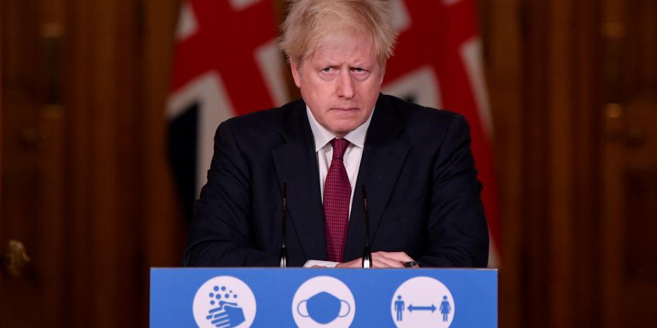 Boris Johnson en conferencia de prensa donde anunció las nuevas medidas sanitarias.