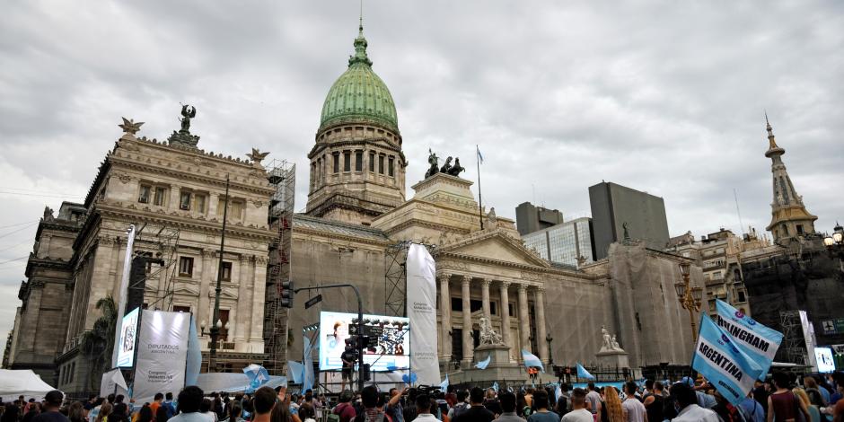 Se esperan grandes manifestaciones durante la discusión del aborto este martes en el Senado argentino.