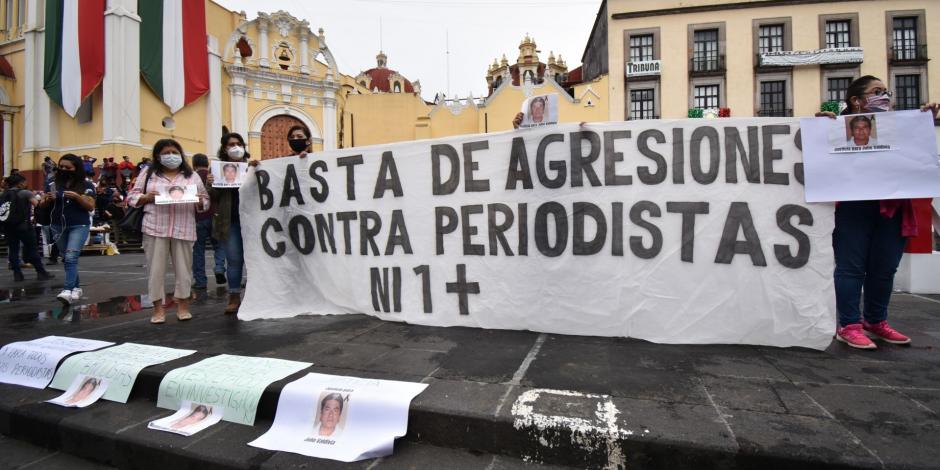 Reporteros de la ciudad de Xalapa se unieron al reclamo de justicia por el asesinato del comunicador Julio Valdivia, el pasado septiembre.