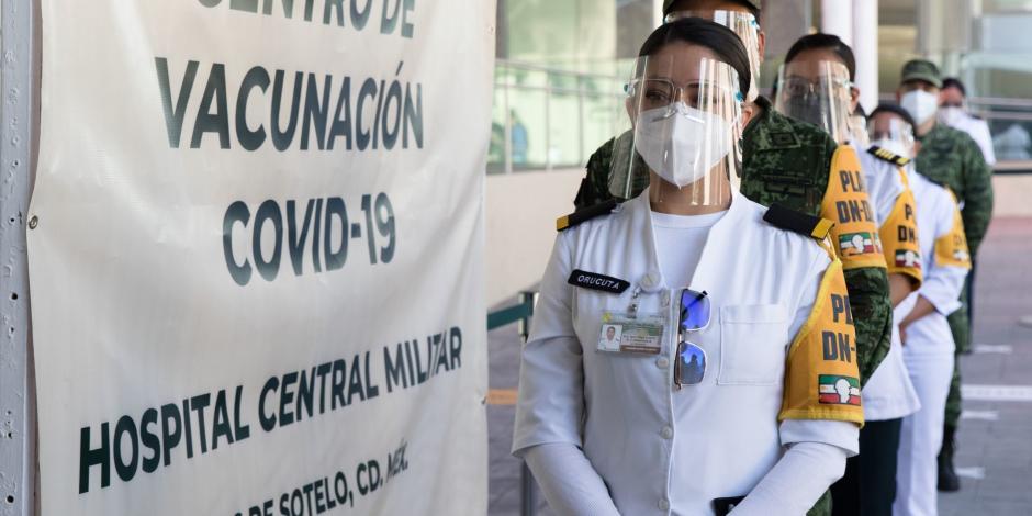 La vacunación continuó ayer, en la Ciudad de México.