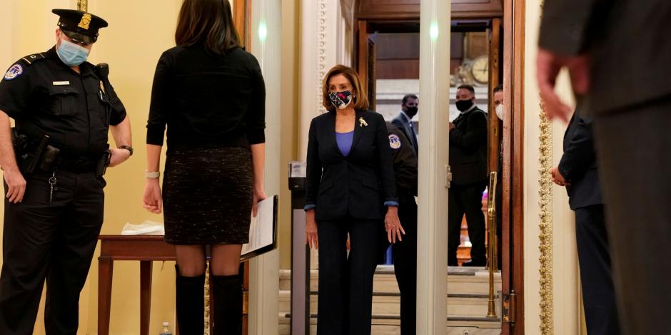 La presidenta de la Cámara de Representantes, Nancy Pelosi, a la salida de la votación.