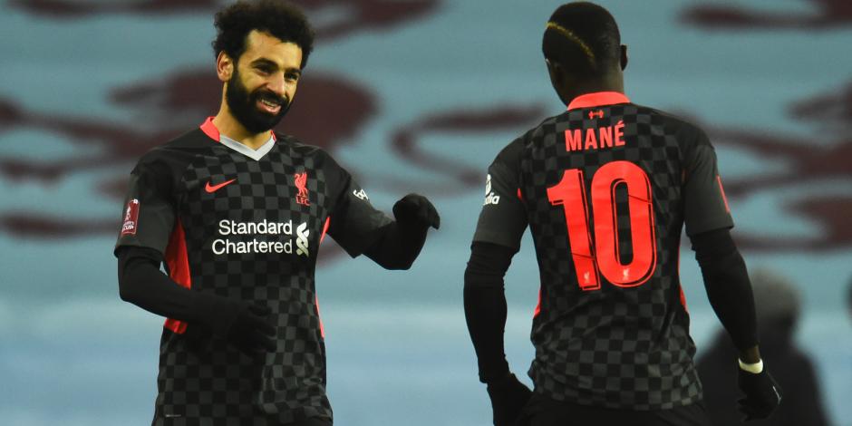 Mohamed Salah y Sadio Mané festejan un gol del Livepool contra el Aston Villa en la FA Cup el pasado 8 de enero.