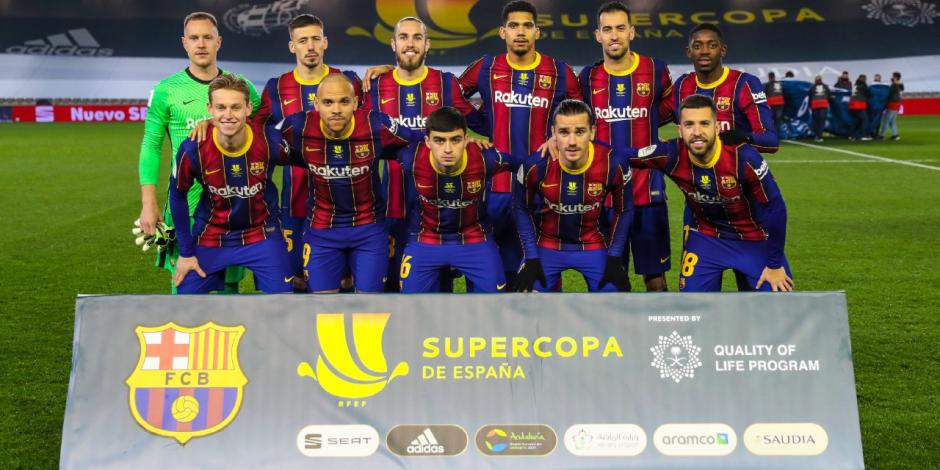 Jugadores del Barcelona antes de su juego contra la Real Sociedad en las semifinales de la Supercopa de España.