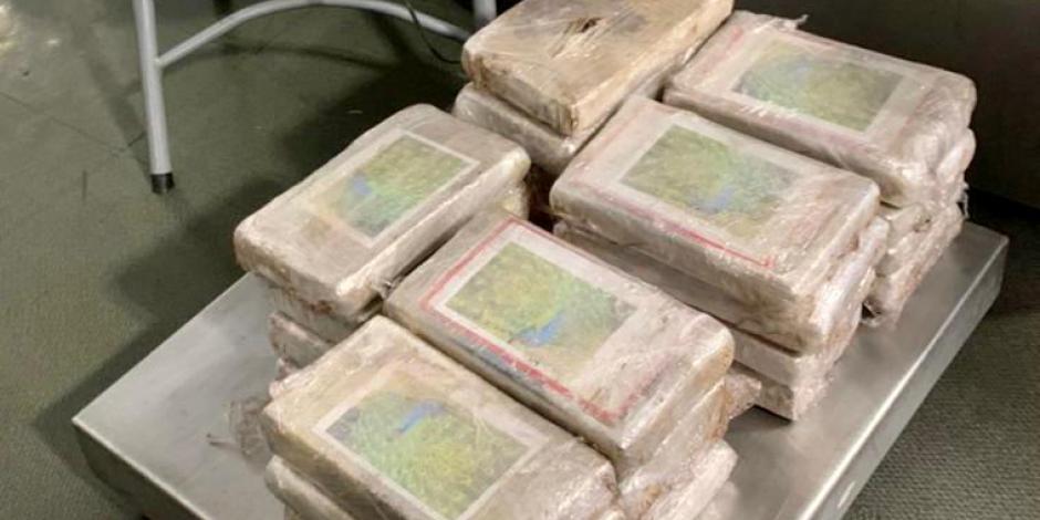 Decomisan 29 kilos de cocaína en la Aduana del Aeropuerto Internacional de la Ciudad de México (AICM).