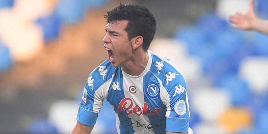 "Chucky" Lozano celebra una anotación con el Napoli.