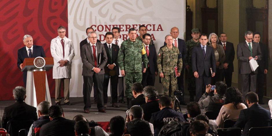 Andrés Manuel López Obrador, presidente de México, acompañado de su gabinete, en imagen del 24 de marzo de 2020.
