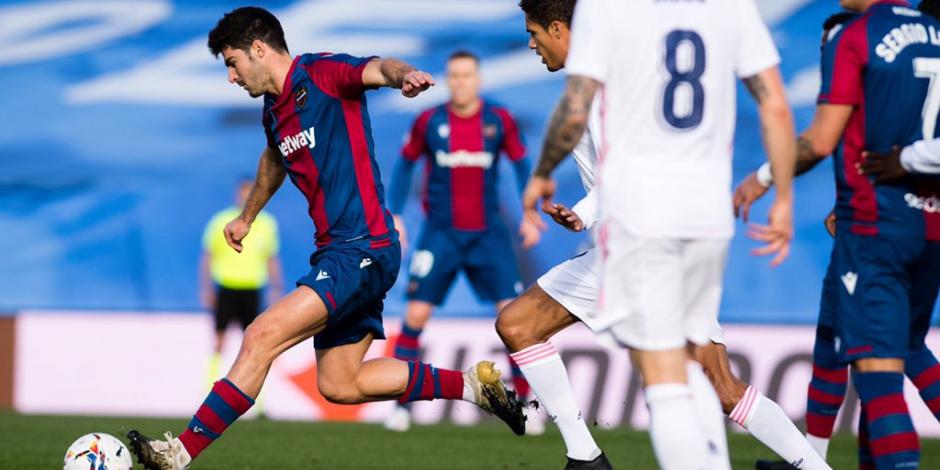 Una acción del duelo entre el Real Madrid y Levante