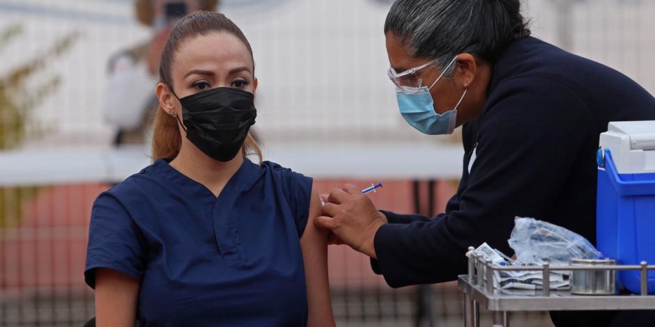 El 13 de enero se llevó a cabo el arranque de vacunación contra el virus SARS-Cov-2 a personal medico de primera línea en el combate contra el Covid-19 en el Hospital General de Occidente