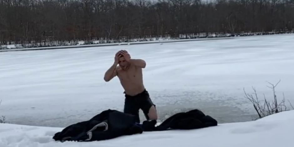 Merab Dvalishvili se lamenta después de lanzarse al lago congelado.