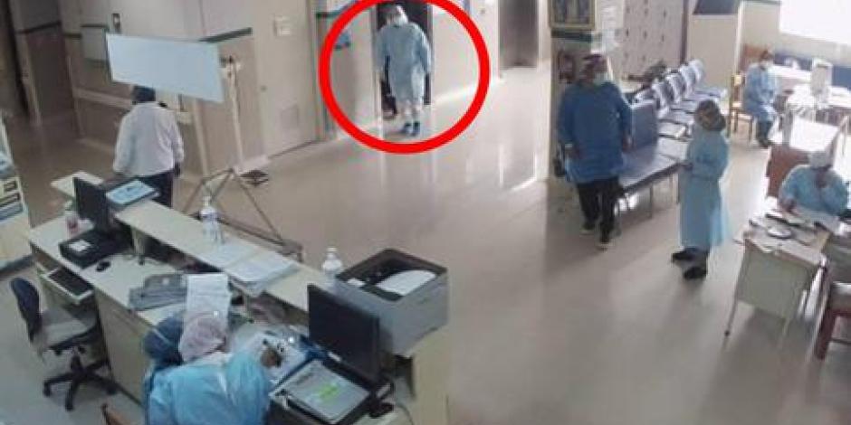 Oficial de policía peruano se infiltra en un hospital vestido de personal médico para ver a su papá, quien se encontraba internado por COVID-19 en el lugar descubre que ya había muerto