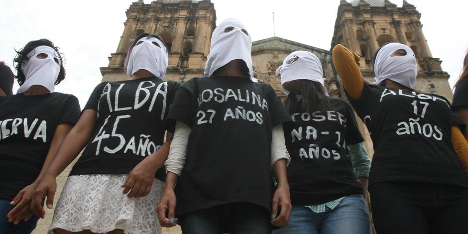 Activistas protestan en la ciudad de Oaxaca, en abril de 2016.