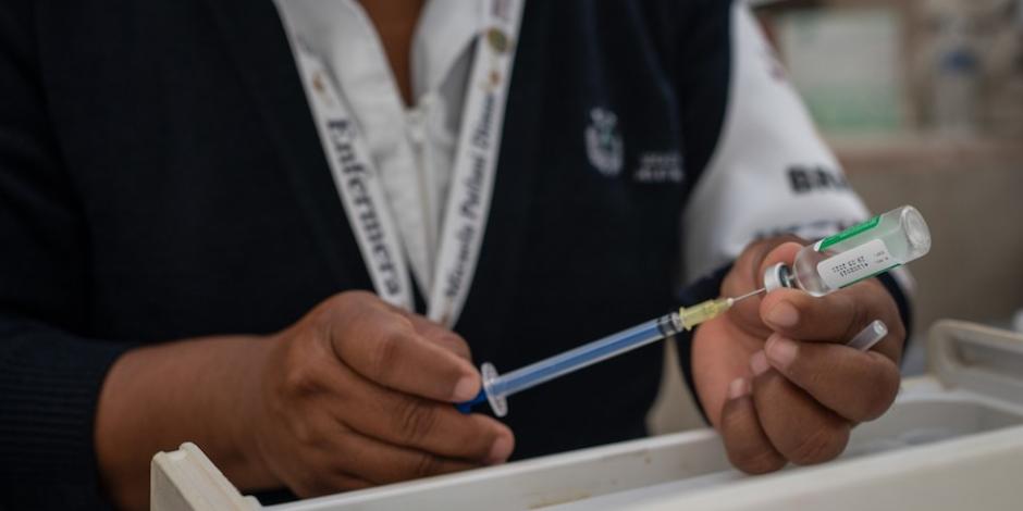La vacuna de Oxford-AstraZeneca puede ser utilizada en mayores de 65 años y se prevé efectiva para prevenir casos graves de otras variantes, como la cepa sudafricana, expresó un panel de la Organización Mundial de la Salud (OMS).