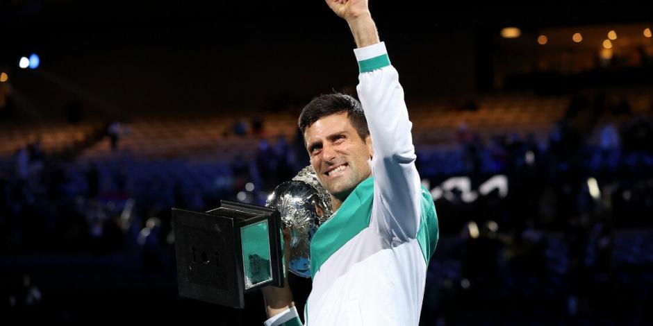 Novak Djokovic celebra la consecución del Abierto de Australia